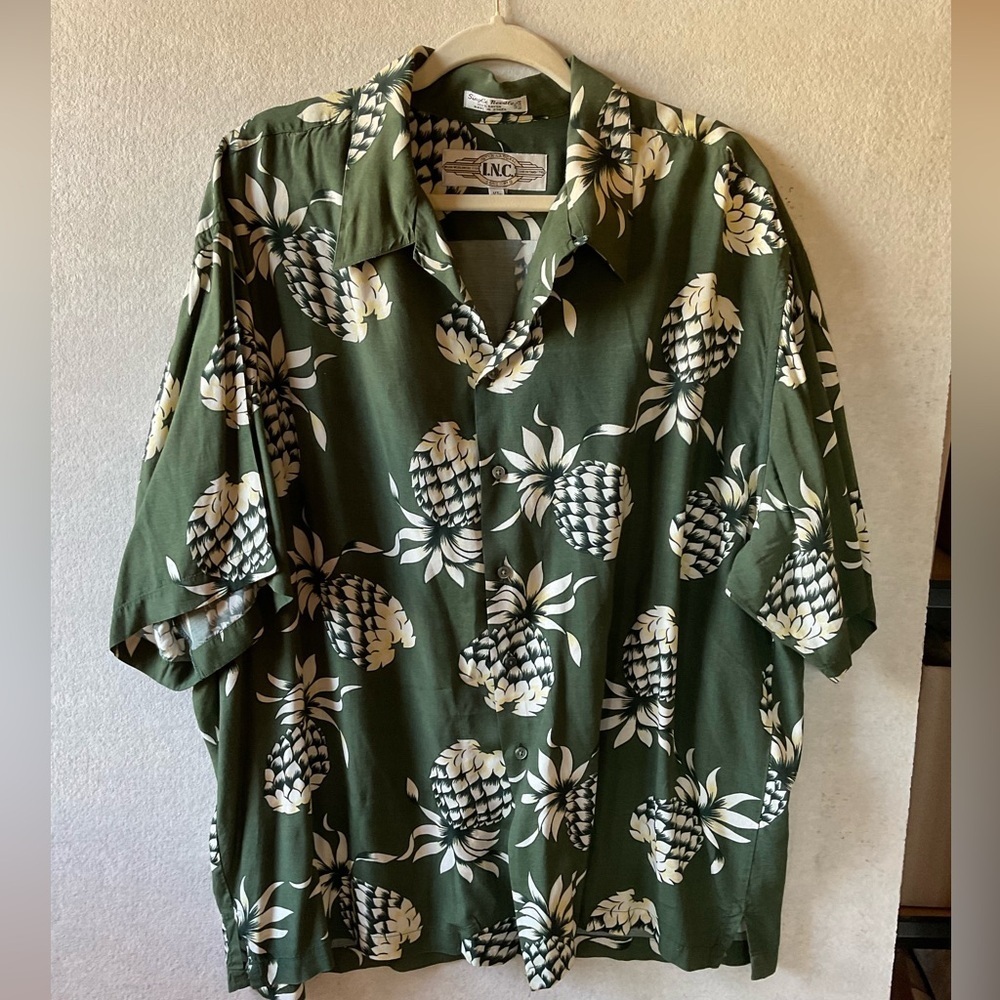 INC International Concepts Men's Green Pineapple Print Shirt. Size XL